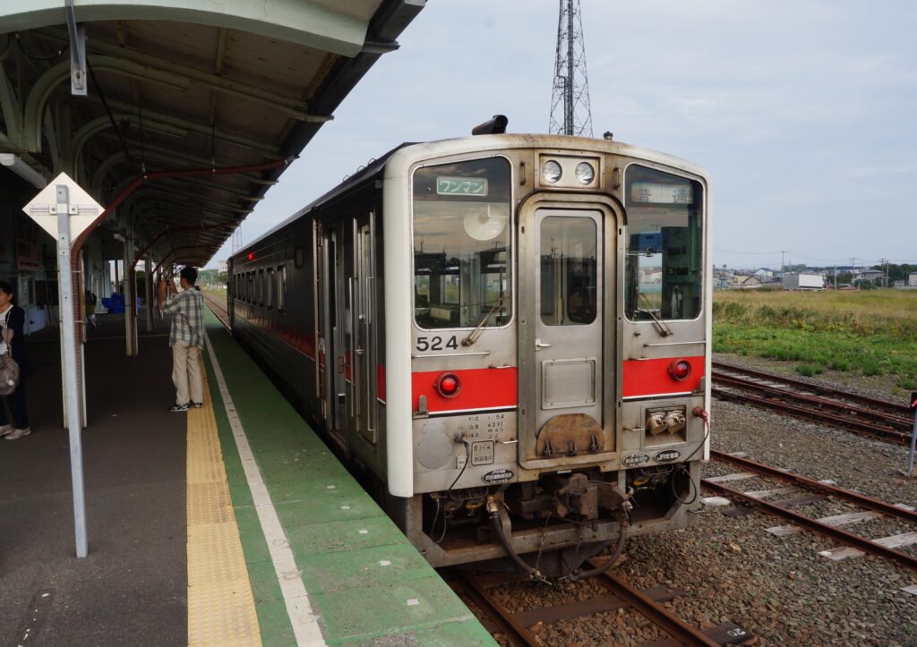 釧路＝根室間を結ぶ単行列車。