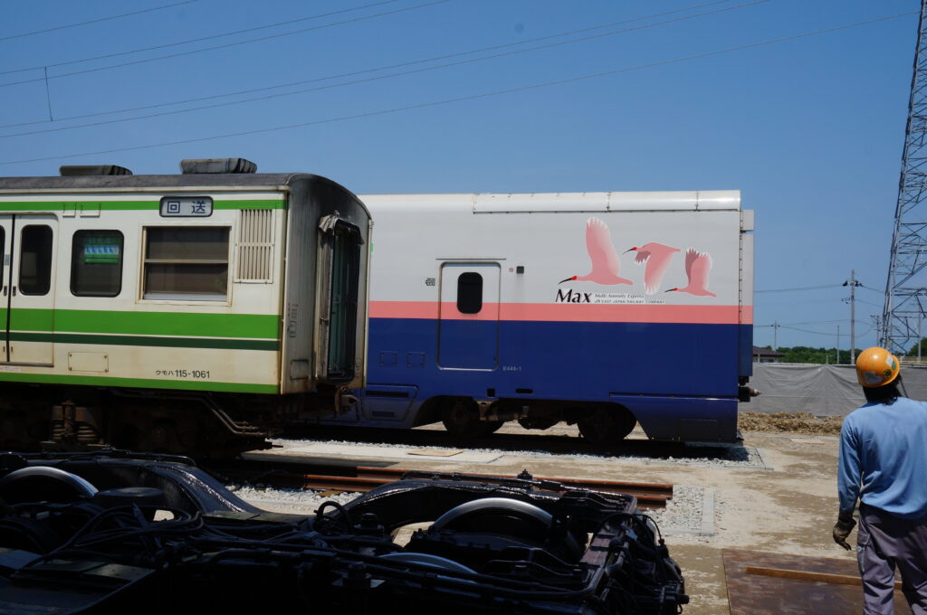 普通列車とMax新幹線。Multi Amenity eXpressの略。