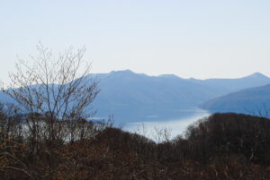 滝ノ沢展望台から。ちょっと十和田湖から遠い。
