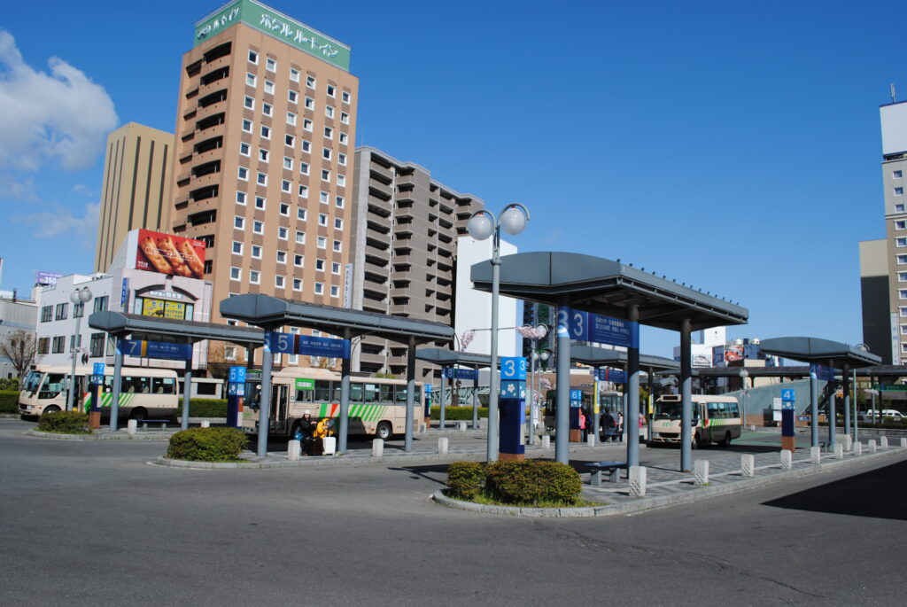 弘前駅・バス乗り場。